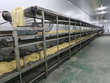 Baixo macarronete Labor da intensidade que cozinha os macarronetes do vapor da máquina que fabricam a máquina